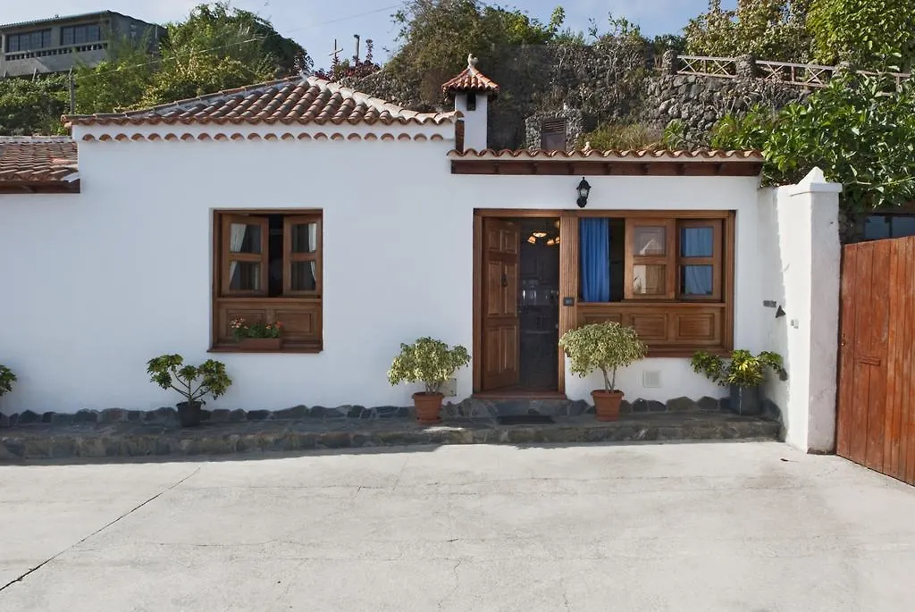 Rural House With Natural Cave Holiday home